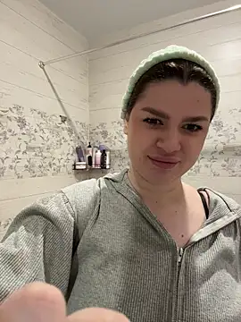 Snapshot of moneyforPeaches chatting on 29, 4, 2026 moneyforPeaches online show from 29, 4, 2026