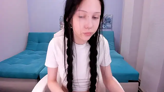 SugarBunny18 online show from 11, 5, 2026
