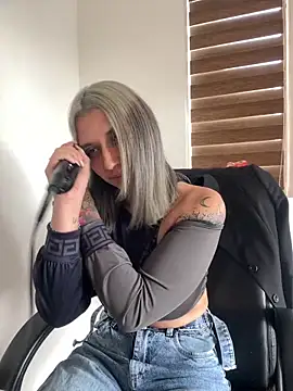 Snapshot of Isabella_varella- chatting on 14, 5, 2026 Isabella varella- online show from 14, 5, 2026
