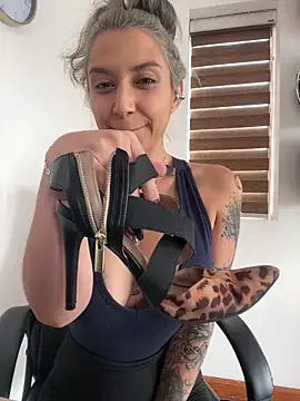 Snapshot of Isabella_varella- chatting on 26, 5, 2026 Isabella varella- online show from 26, 5, 2026