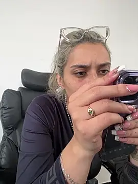 Snapshot of Isabella_varella- chatting on 12, 6, 2026 Isabella varella- online show from 12, 6, 2026
