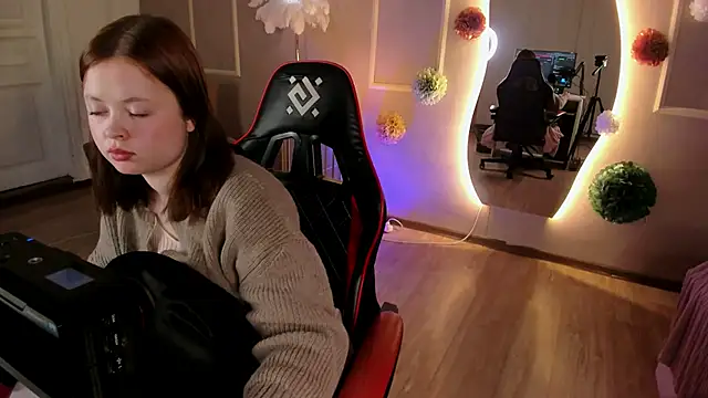 Snapshot of Astra_Shade chatting on 7, 4, 2026 Astra Shade online show from 7, 4, 2026