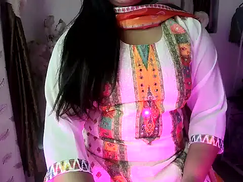 Snapshot of Rani_015 chatting on 7, 4, 2026 Rani 015 online show from 7, 4, 2026