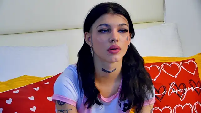 Snapshot of YasminnStorm chatting on 8, 5, 2026 YasminnStorm online show from 8, 5, 2026
