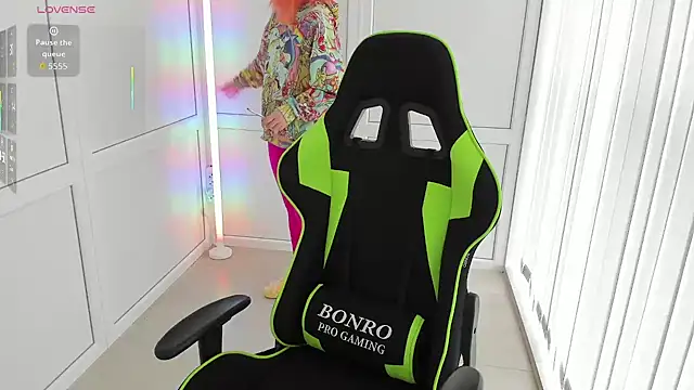 Snapshot of NightLeaf chatting on 6, 4, 2026 NightLeaf online show from 6, 4, 2026