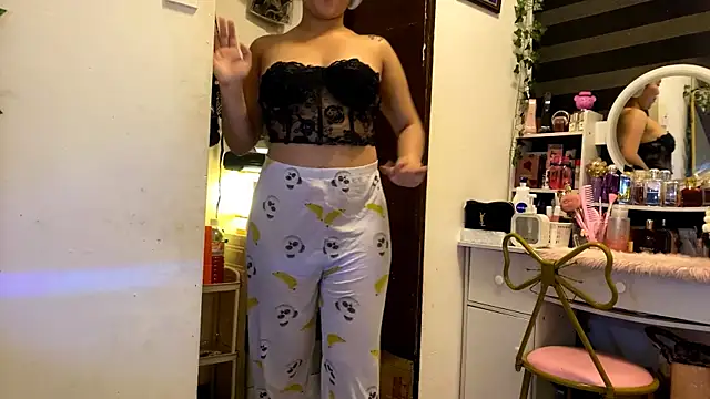 Snapshot of GlindaDejardin chatting on 22, 4, 2026 GlindaDejardin online show from 22, 4, 2026