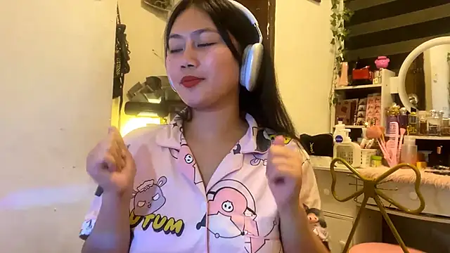 Snapshot of GlindaDejardin chatting on 24, 4, 2026 GlindaDejardin online show from 24, 4, 2026