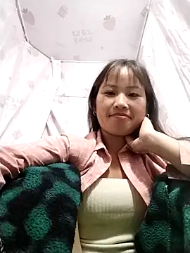 Snapshot of Yo-must chatting on 23, 4, 2026 Yo-must online show from 23, 4, 2026
