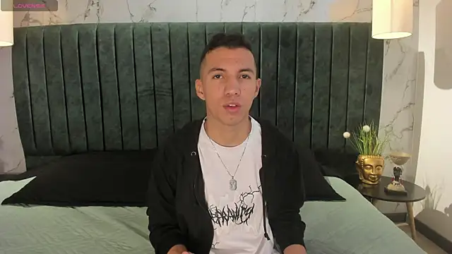 Snapshot of Dylan_ross_ chatting on 7, 4, 2026 Dylan ross online show from 7, 4, 2026