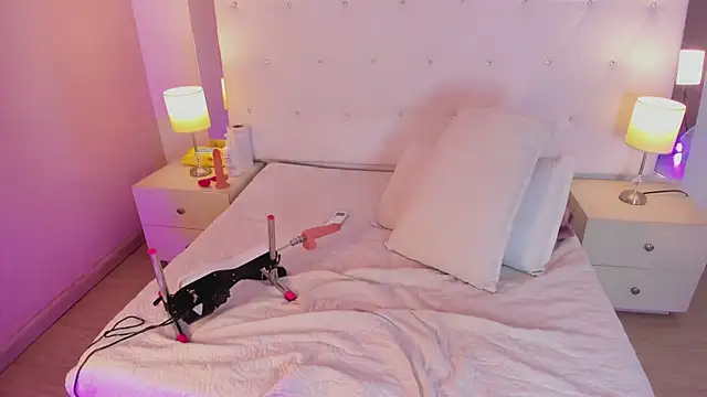 Ashly bloom  online show from 30, 6, 2026