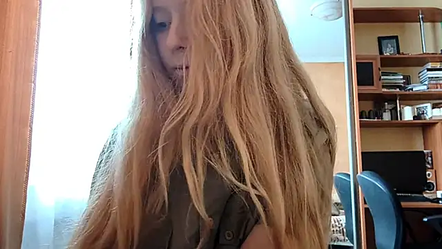 Snapshot of KateVibe_01 chatting on 14, 4, 2026 KateVibe 01 online show from 14, 4, 2026