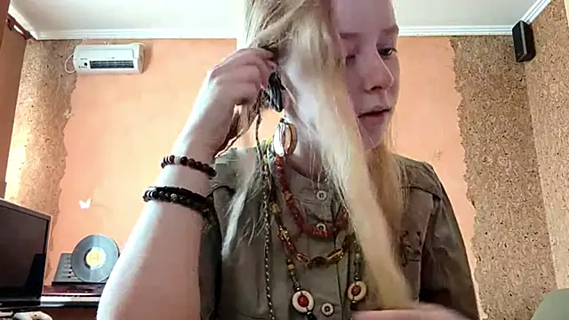 Snapshot of KateVibe_01 chatting on 14, 4, 2026 KateVibe 01 online show from 14, 4, 2026