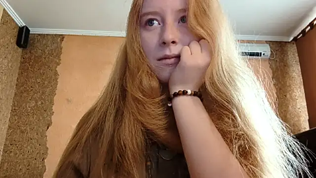 Snapshot of KateVibe_01 chatting on 18, 4, 2026 KateVibe 01 online show from 18, 4, 2026