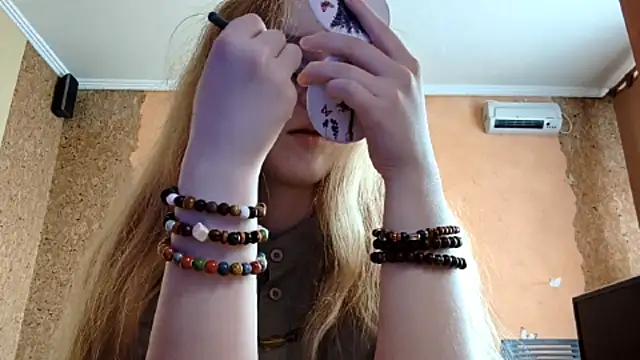 Snapshot of KateVibe_01 chatting on 30, 4, 2026 KateVibe 01 online show from 30, 4, 2026