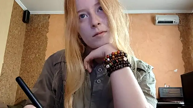 Snapshot of KateVibe_01 chatting on 4, 5, 2026 KateVibe 01 online show from 4, 5, 2026