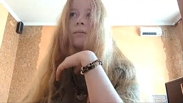 Snapshot of KateVibe_01 chatting on 20, 5, 2026 KateVibe 01 online show from 20, 5, 2026