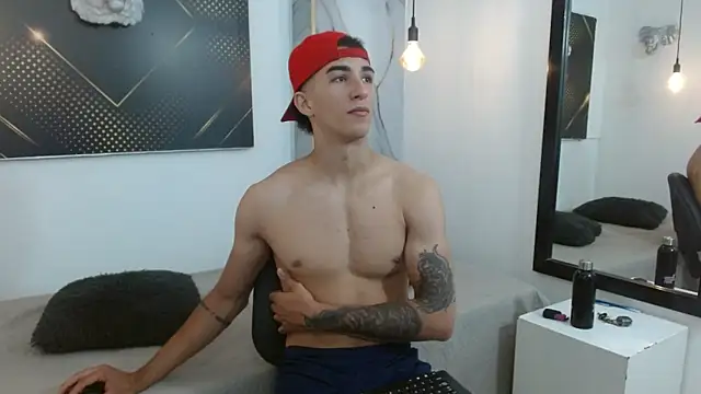 Snapshot of GoldenDesireX_ chatting on 10, 4, 2026 GoldenDesireX online show from 10, 4, 2026
