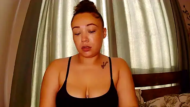Snapshot of Theone_T chatting on 19, 6, 2026 Theone T online show from 19, 6, 2026
