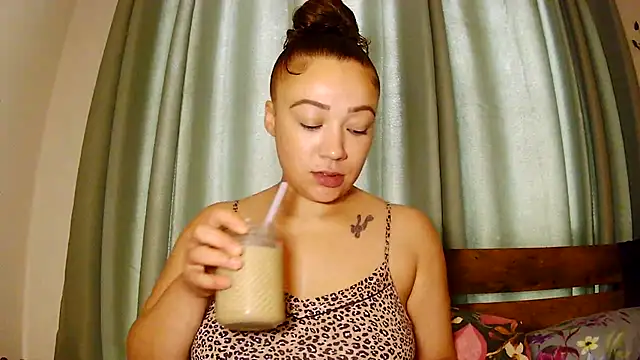 Snapshot of Theone_T chatting on 30, 6, 2026 Theone T online show from 30, 6, 2026