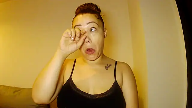 Snapshot of Theone_T chatting on 10, 7, 2026 Theone T online show from 10, 7, 2026