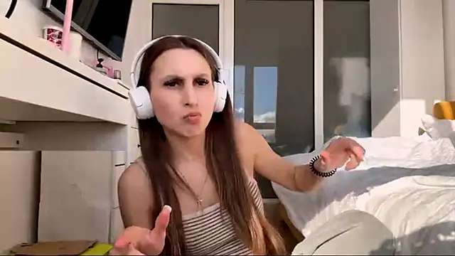 LynetteMerino online show from 5, 4, 2026