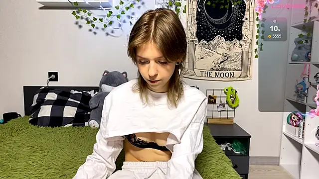 Snapshot of LunaBless chatting on 11, 4, 2026 LunaBless online show from 11, 4, 2026