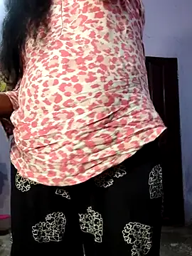 Snapshot of Roshni2001 chatting on 6, 4, 2026 Roshni2001 online show from 6, 4, 2026