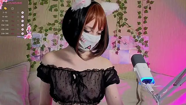 LunaNyanmi online show from 14, 4, 2026