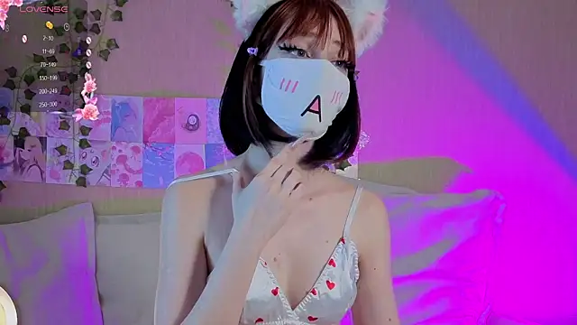 LunaNyanmi online show from 25, 4, 2026