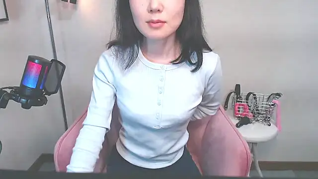 Miachan 01 online show from 13, 4, 2026