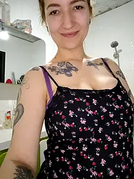 Snapshot of LeonaFox chatting on 5, 5, 2026 LeonaFox online show from 5, 5, 2026
