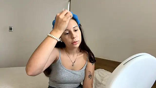 Snapshot of VinitaAskia chatting on 15, 4, 2026 VinitaAskia online show from 15, 4, 2026