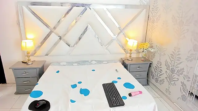 scarlettecortes online show from 10, 4, 2026