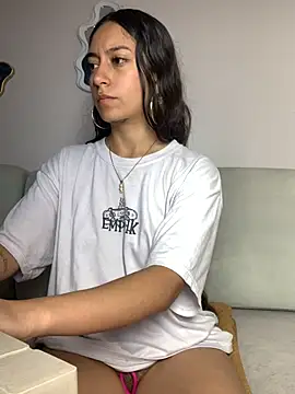 DulceLatinaxo online show from 19, 4, 2026