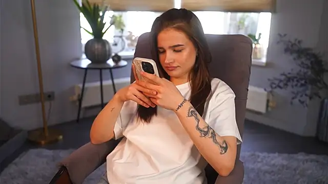 LourieLinsey online show from 8, 4, 2026