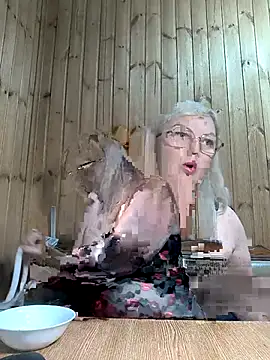 White-Chocolatte online show from 29, 4, 2026