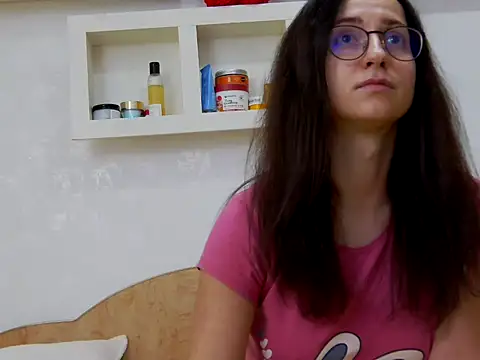 Snapshot of KarolDolly05 chatting on 11, 4, 2026 KarolDolly05 online show from 11, 4, 2026