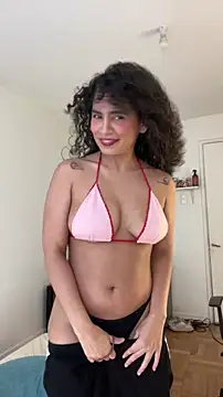 Snapshot of holaRosa chatting on 12, 4, 2026 holaRosa online show from 12, 4, 2026