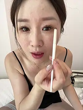 Snapshot of qin205205 chatting on 20, 6, 2026 qin205205 online show from 20, 6, 2026