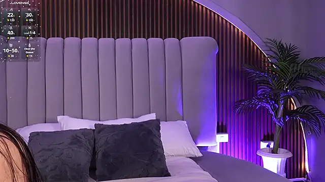 NicolSantos online show from 9, 6, 2026