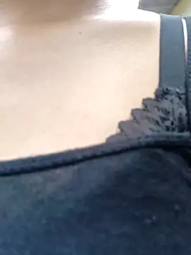 Snapshot of mia0033 chatting on 9, 4, 2026 mia0033 online show from 9, 4, 2026