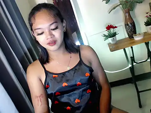 naomi scarlet online show from 14, 4, 2026