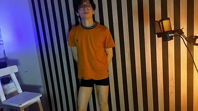 Twink Sebas7 online show from 16, 4, 2026