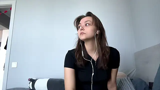 Thyeiysyla online show from 15, 4, 2026