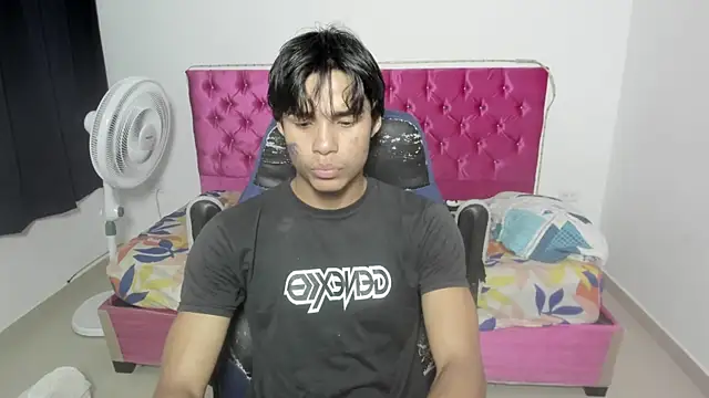 Snapshot of skinny_sam chatting on 18, 6, 2026 skinny sam online show from 18, 6, 2026