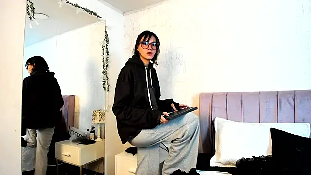 Snapshot of Alis_Roze chatting on 24, 7, 2026 Alis Roze online show from 24, 7, 2026