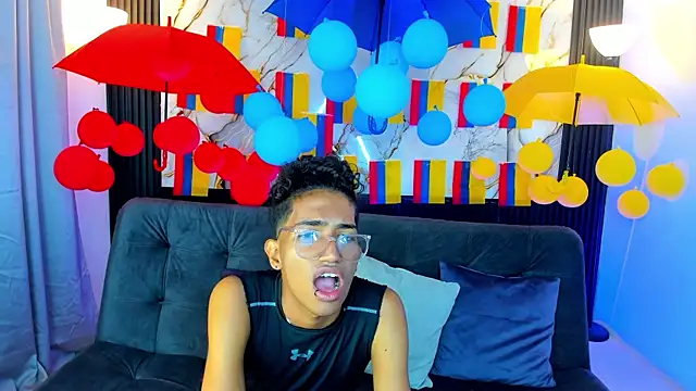 triiangel latinboy online show from 19, 6, 2026