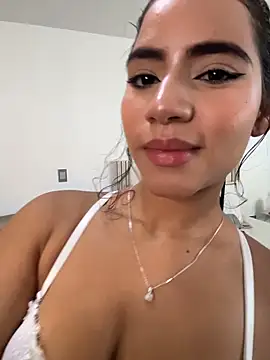 ZaraReyes online show from 7, 5, 2026