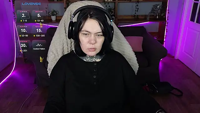 QwertyAnnie Lbo online show from 12, 4, 2026