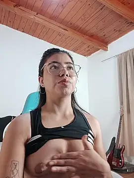 Snapshot of Iam_eli09 chatting on 14, 4, 2026 Iam eli09 online show from 14, 4, 2026